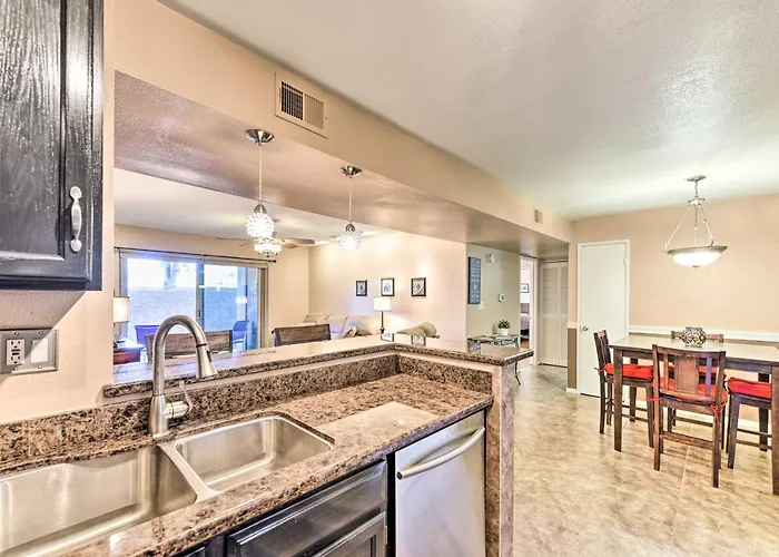 Hébergement de vacances Walk To Sloan Park: W/ Pool Access In *