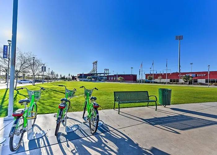 Walk To Sloan Park: W/ Pool Access In Hébergement de vacances *